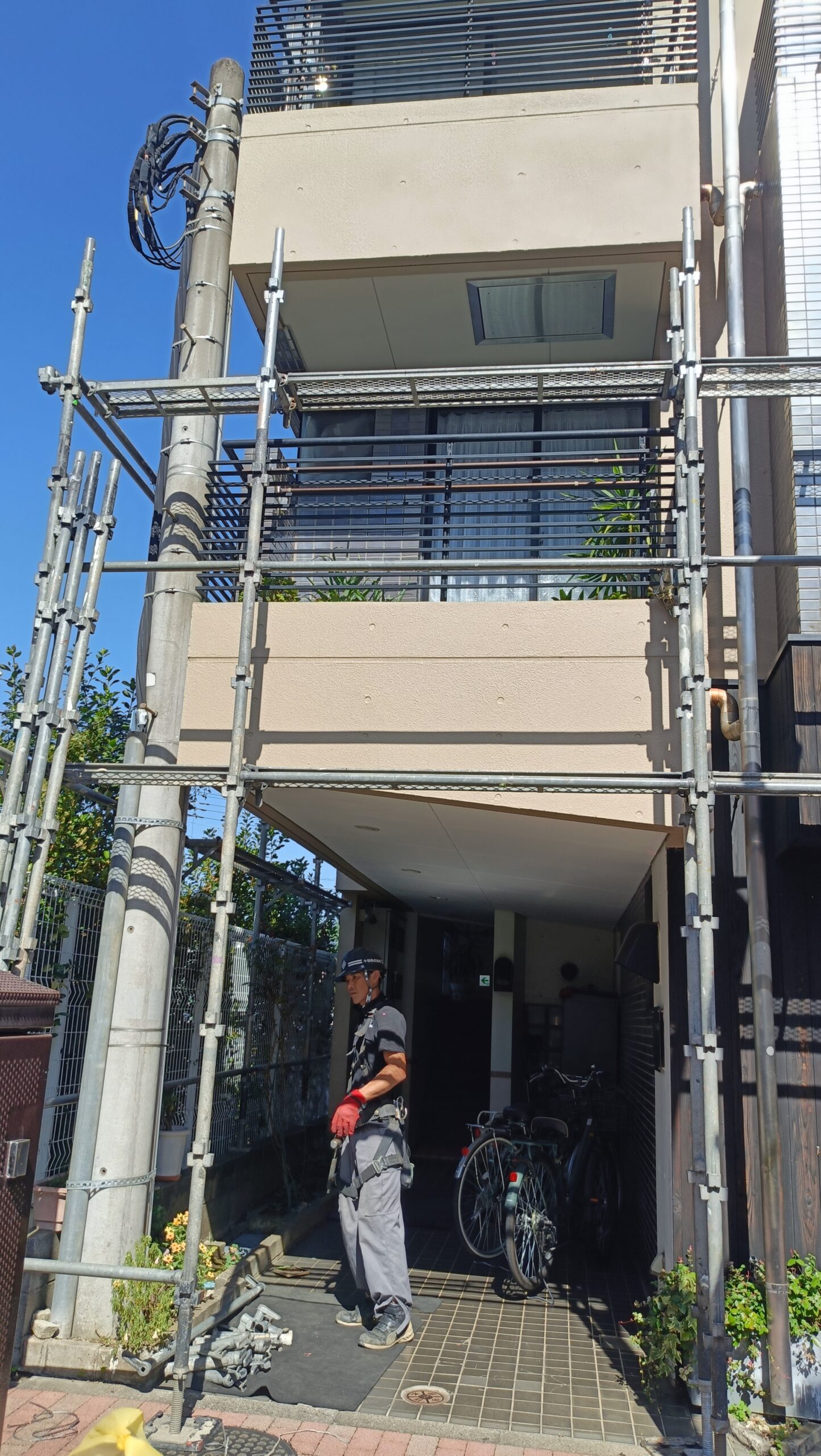 🏗️防水工事用の足場工事が完了いたしました！