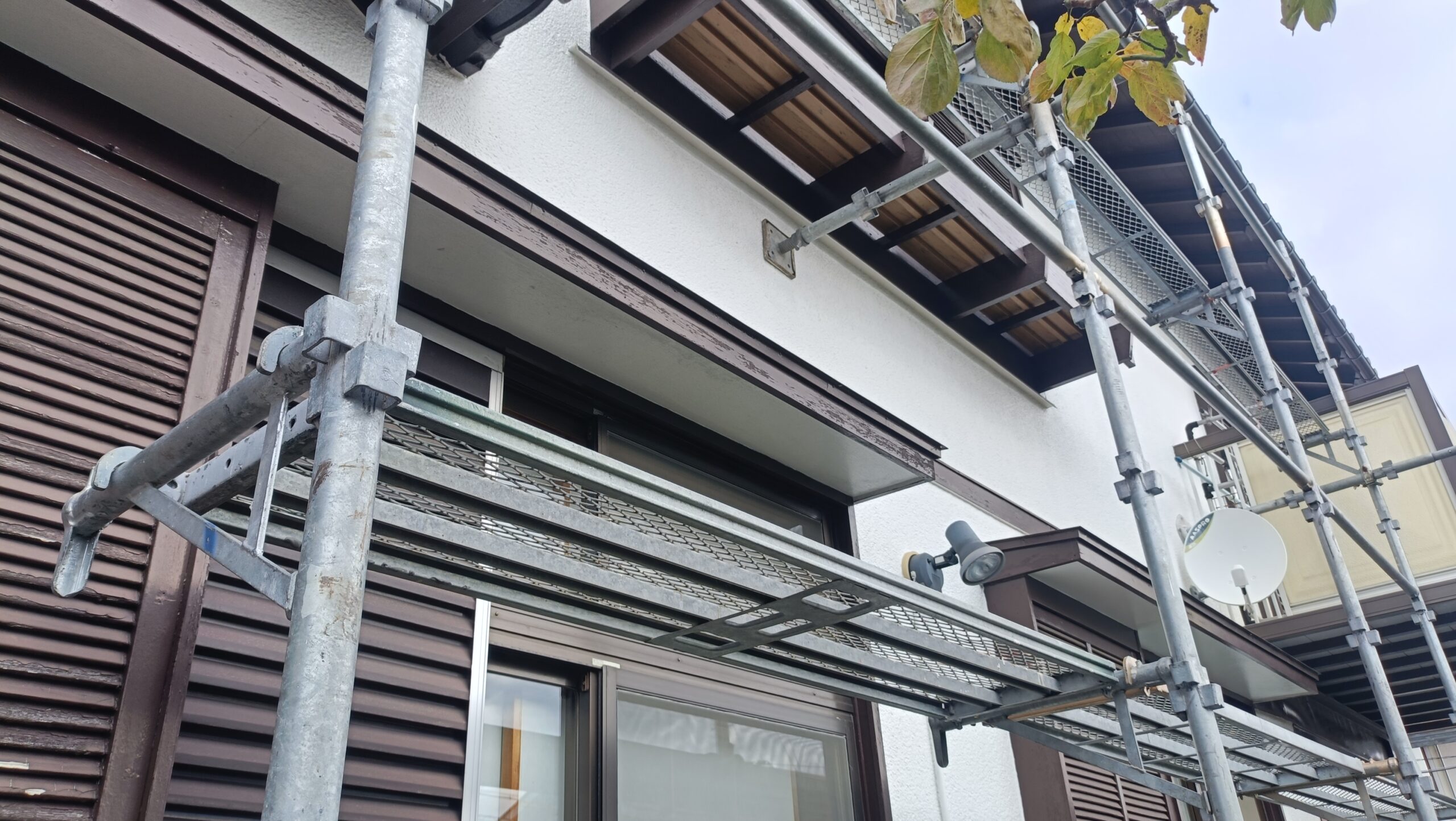 相模原市で木部塗装工事がスタートしました！