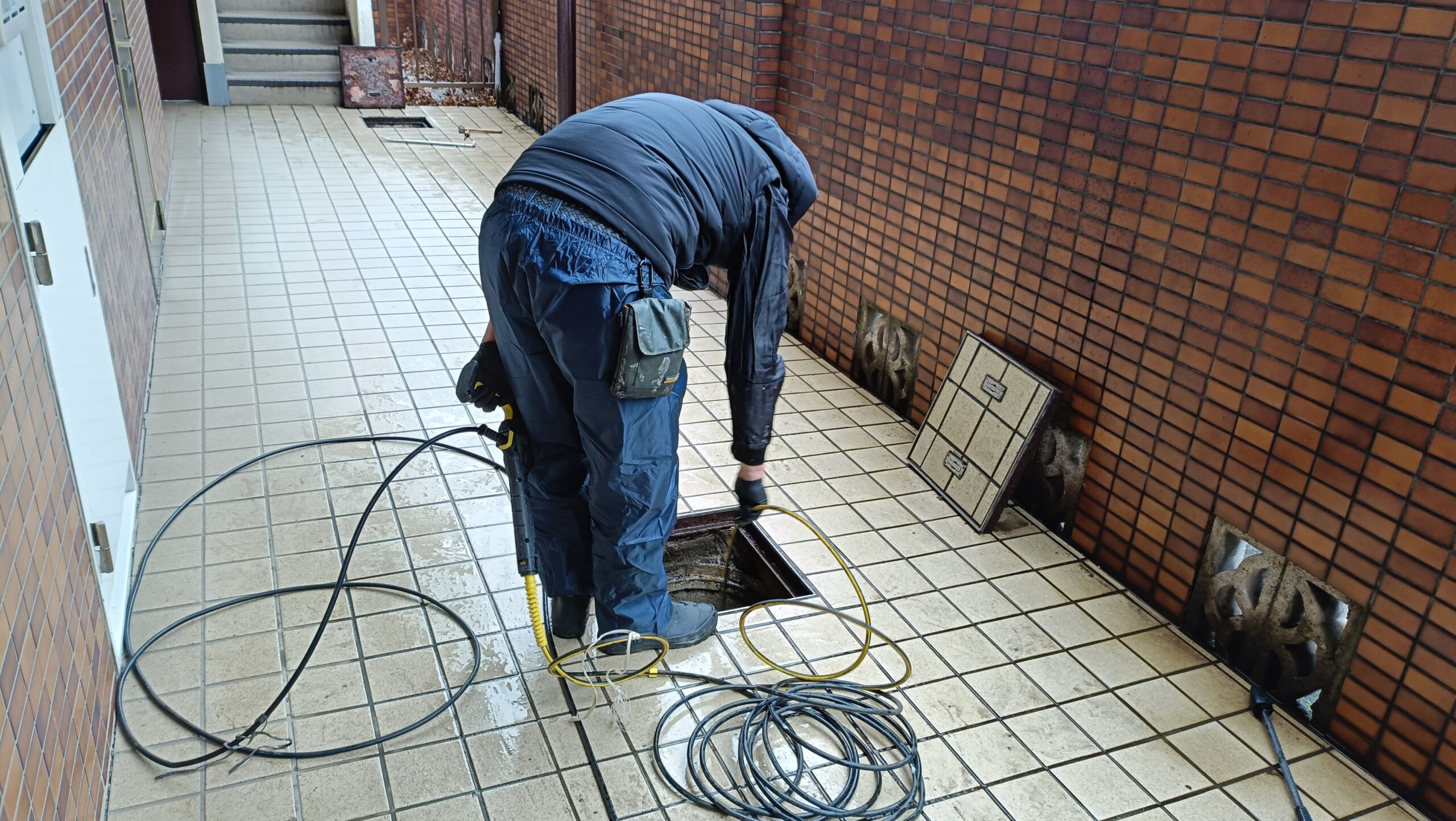 閲覧注意【川崎市マンション】緊急対応！排水管づまりによる高圧洗浄を行いました