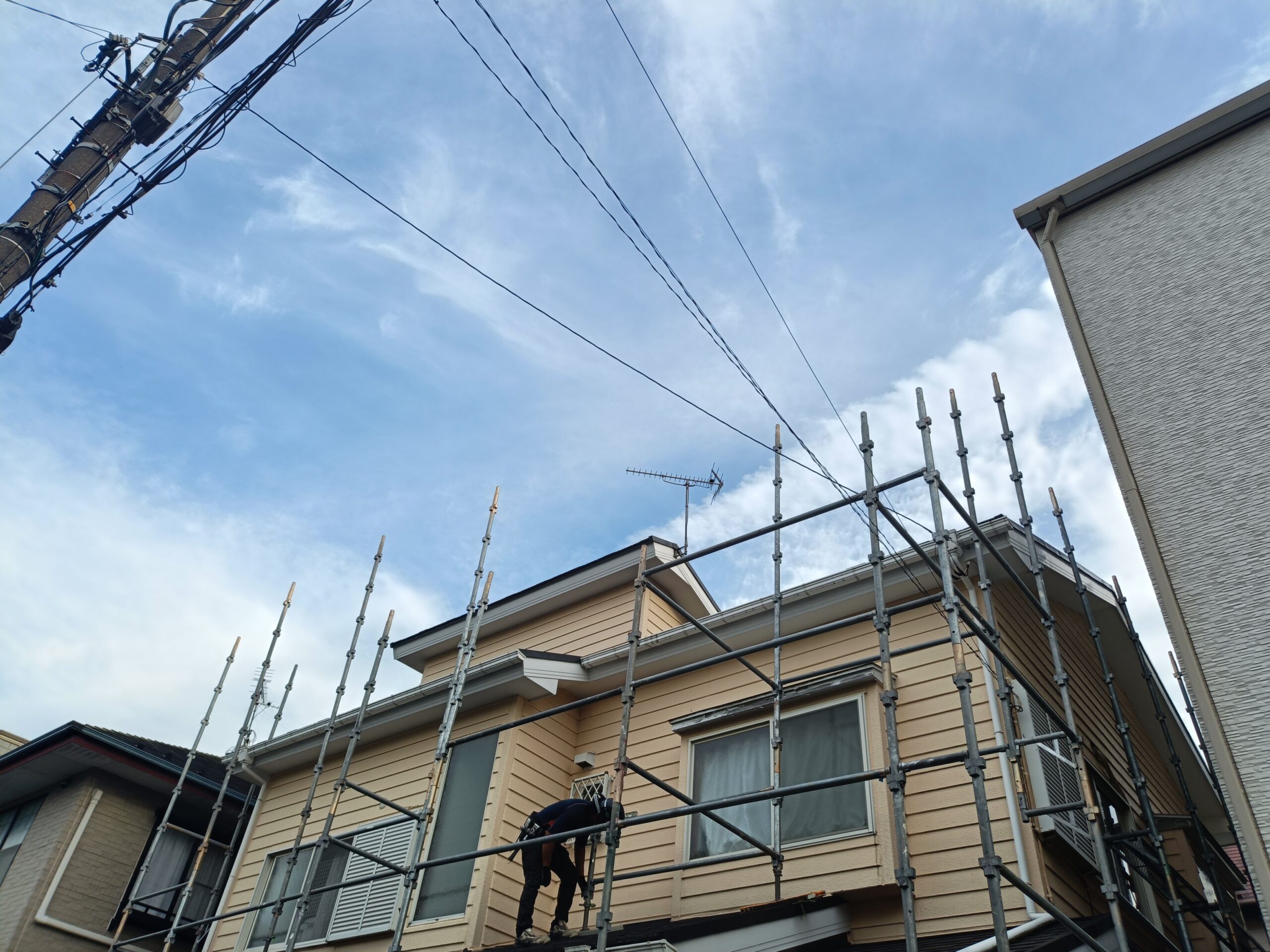 【川崎市】外壁・屋根塗装工事がスタートしました！屋根には遮熱塗料を採用！